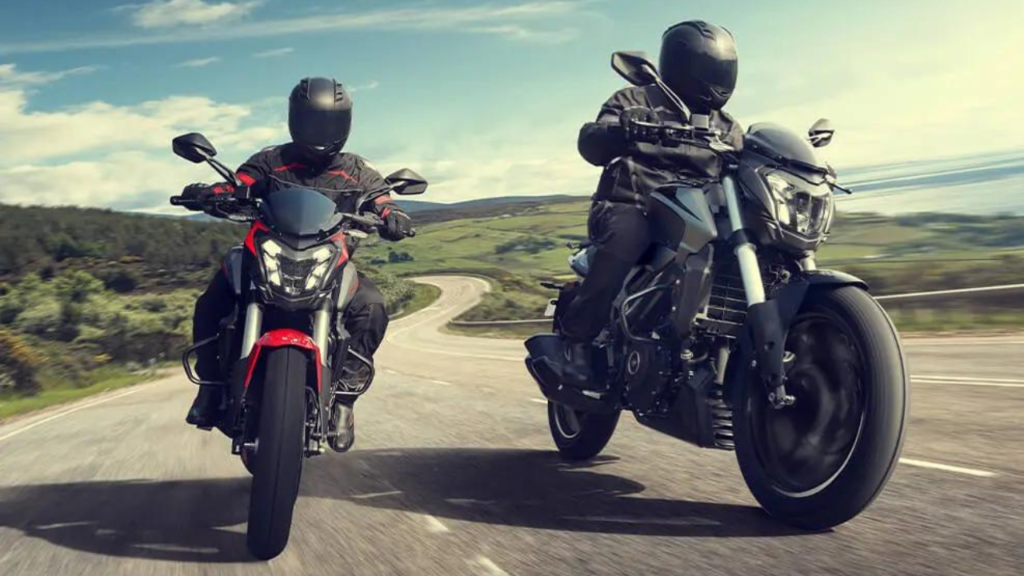 Bajaj Dominar 250 Price: गन मशीन वाला साइलेंसर आवाज सुनकर चौंक जाओगे 